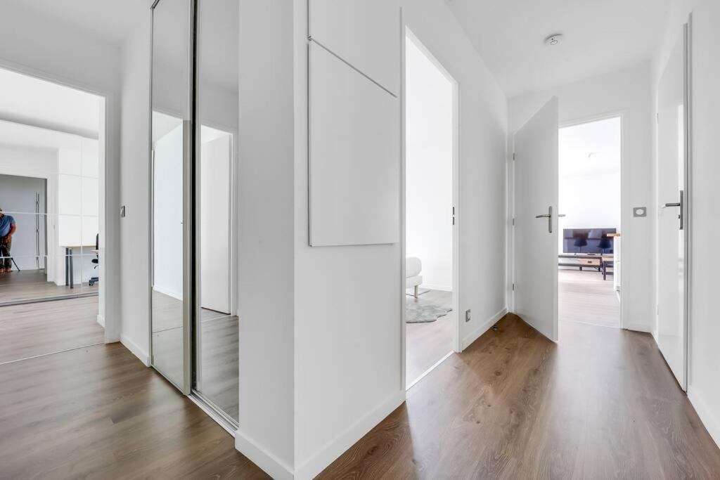 Elegance En Banlieue Parisienne Apartment