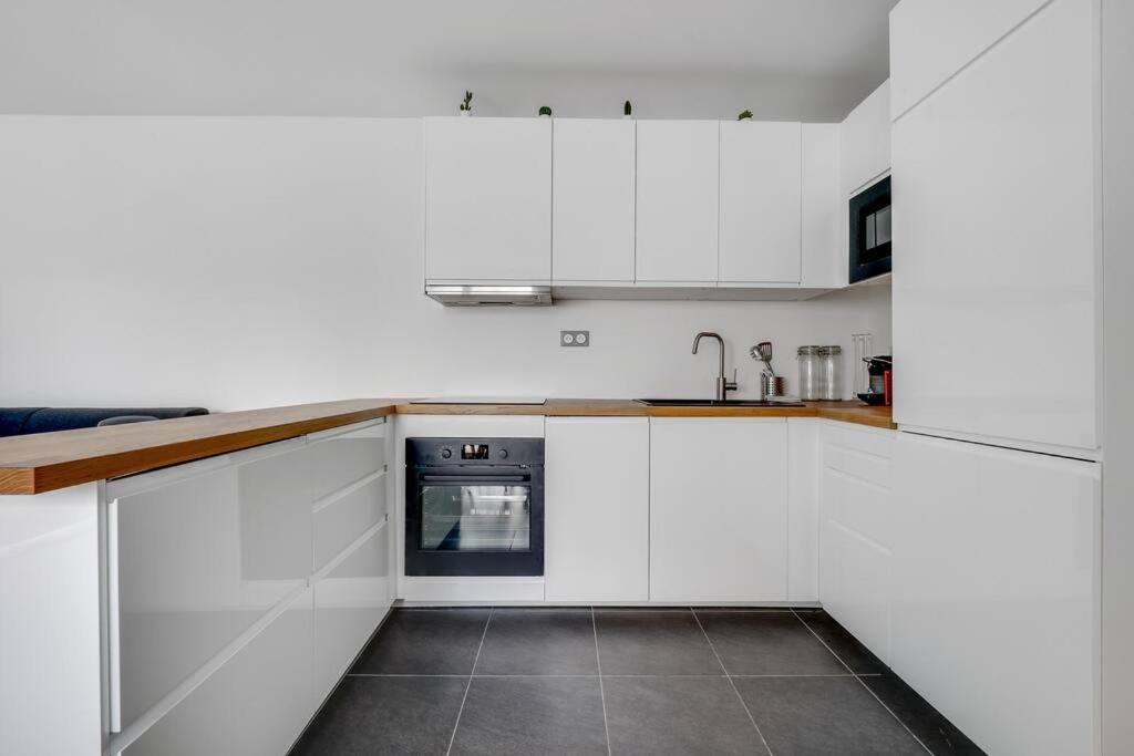 Apartment Elegance En Banlieue Parisienne *